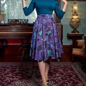Pinup Girl Clothing Laura Brynes California Fortune Teller Jun pleated skirt Med